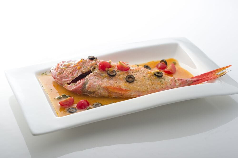 紅に染まりゆく夕景をただ眺め続けられる贅沢なひととき3846120