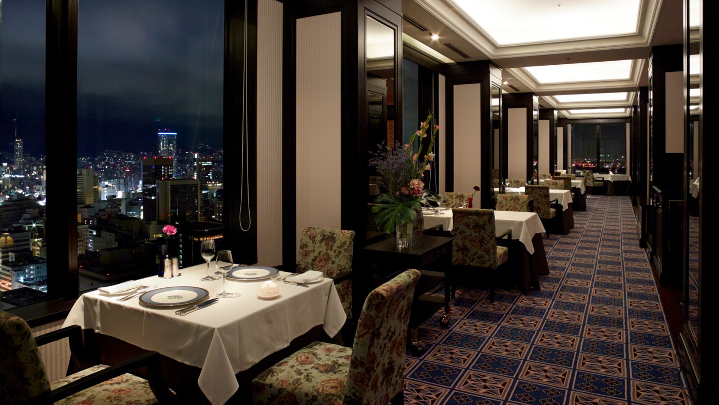 最上階のレストランでディナー♡3844201