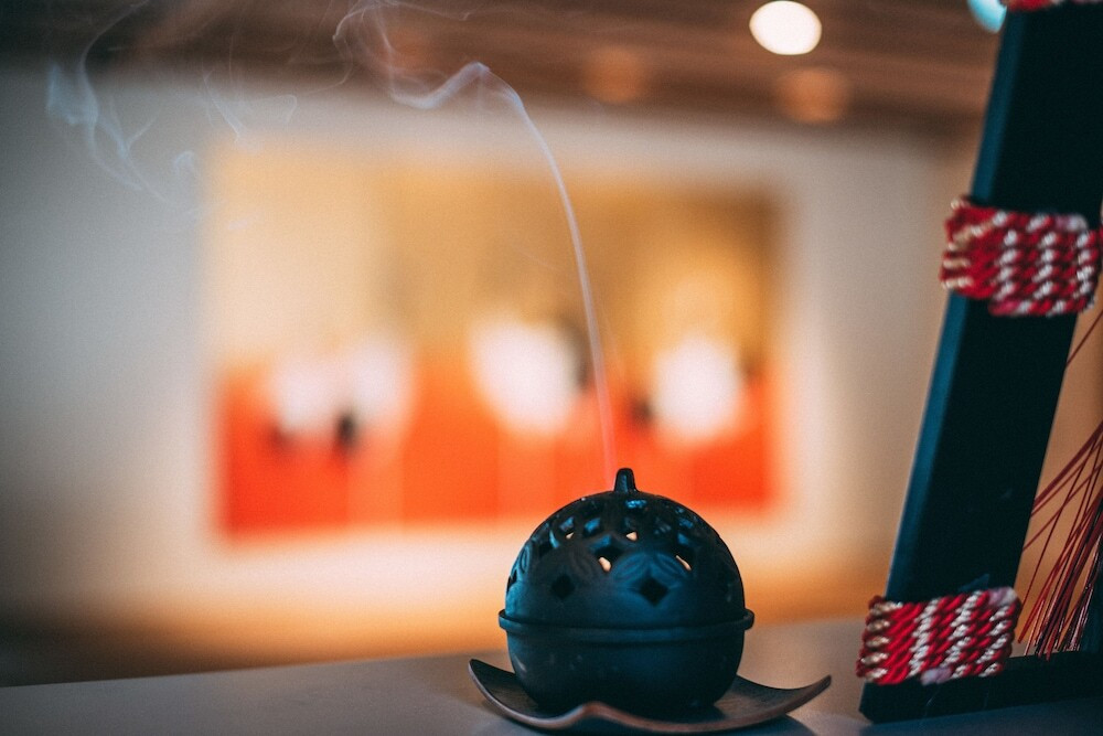 受付 お香でお出迎え