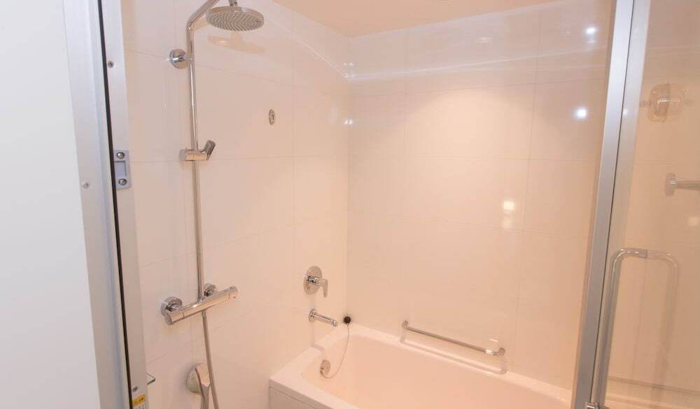 ゆとりのお風呂で
疲れを癒して / 1