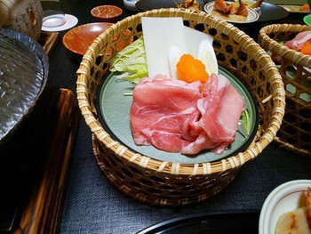 「秀峰閣 湖月」 料理 170055477 甲州ワイン豚のしゃぶしゃぶ