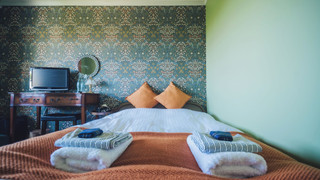 デザイン ルーム ダブルベッド 1 台 パーシャルシービュー