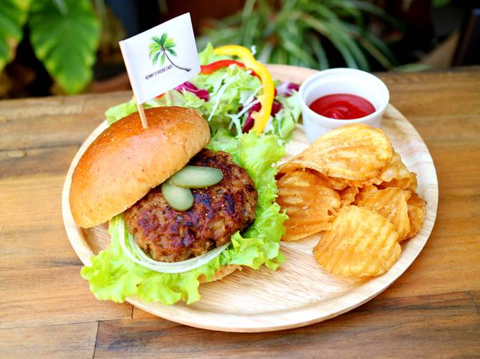 車で伊豆半島に向かい
ハワイアンなランチを / 2