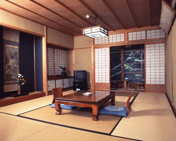 歴史ある老舗の温泉宿でくつろぐ3964916