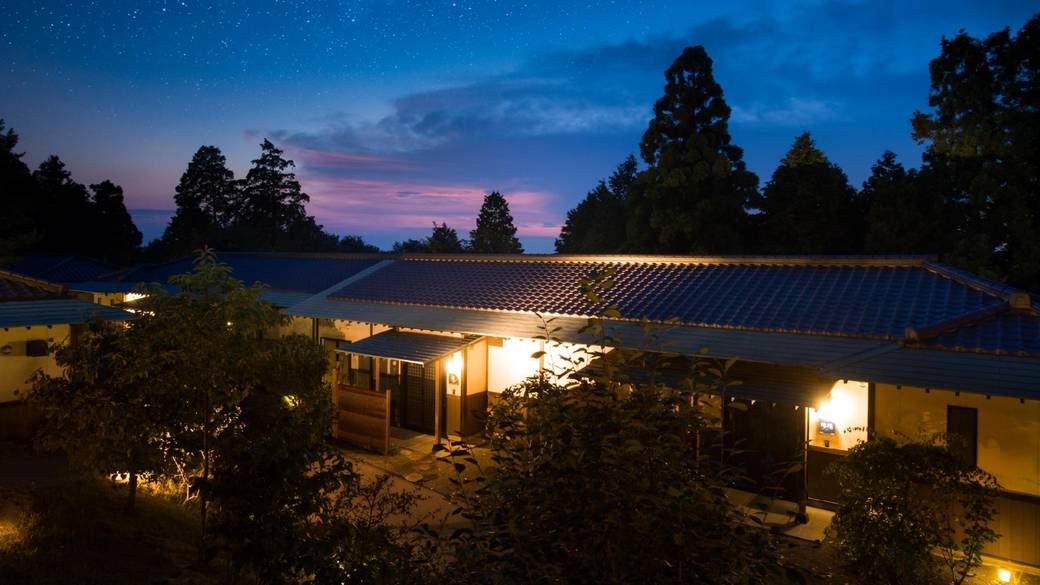 映画？絶景ラウンジ？
自由な夜を過ごして / 3