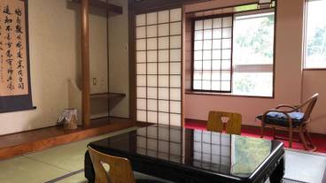 客室内のダイニングエリア / 5