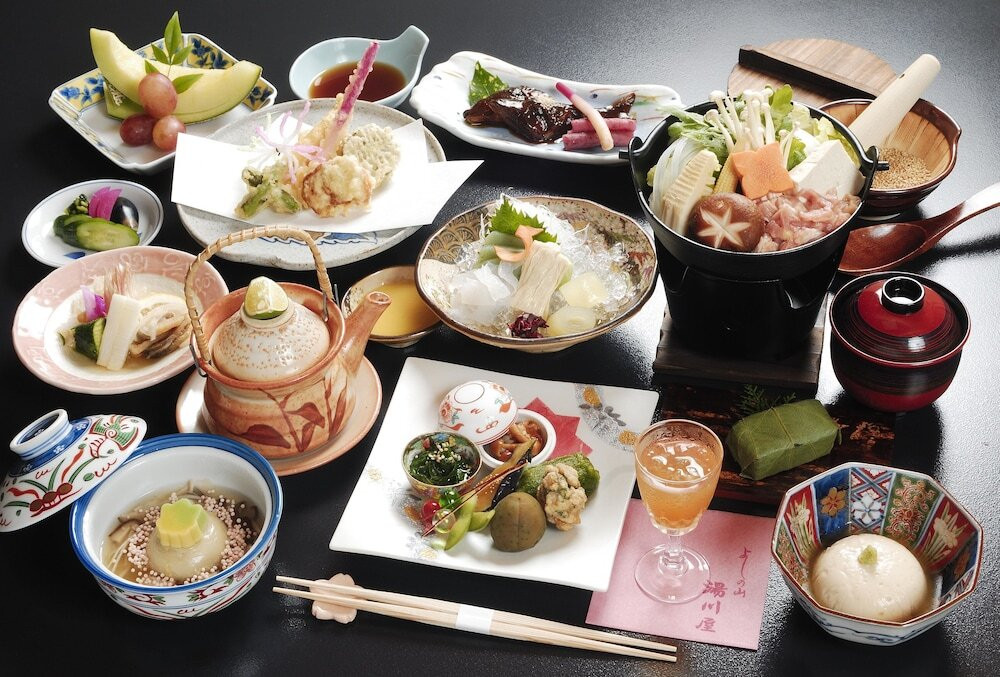 木の香りと温かいおもてなしが魅力。創業300年の老舗旅館3646709