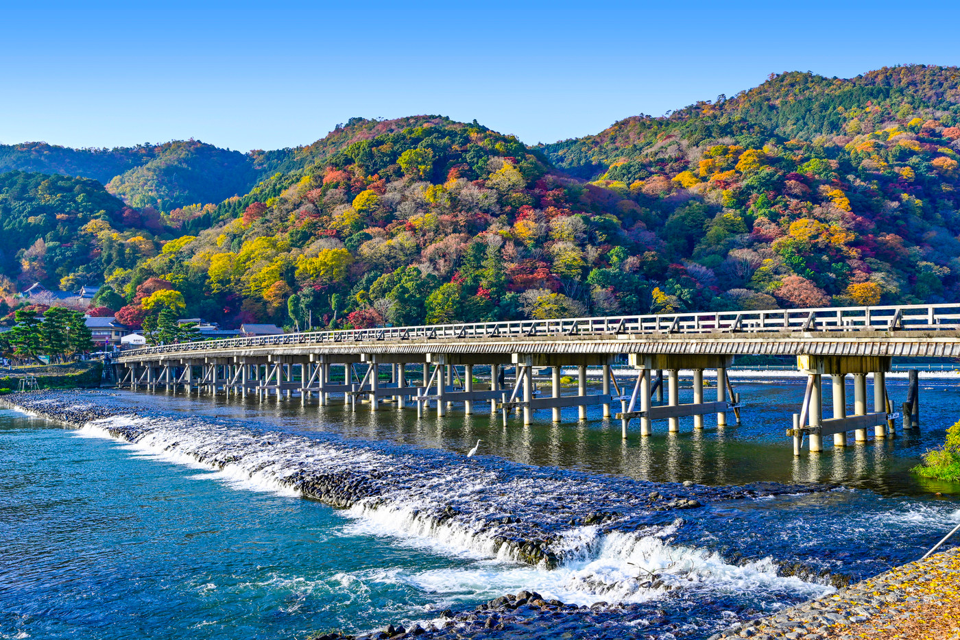 秋の嵐山、渡月橋