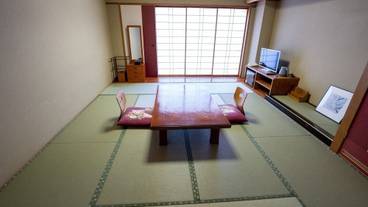 客室 / 7