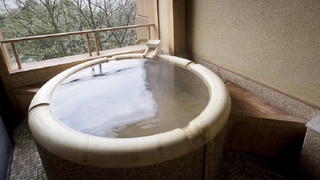 本館和モダン 浅間 - 懐石コースの夕食と和定食の朝食（ともに魚介類が中心）の1泊2食付