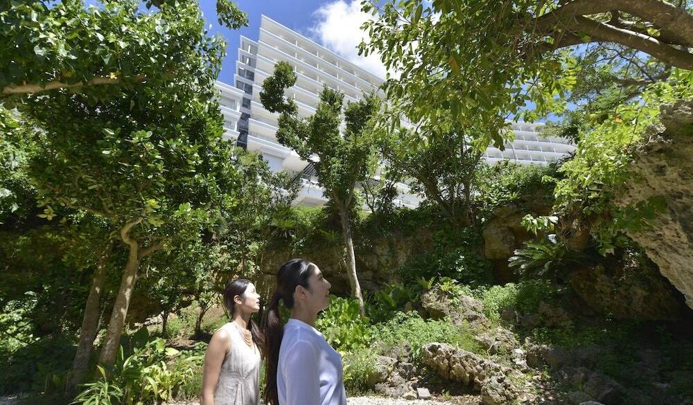 ホテル敷地内を散歩 / 3