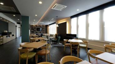 ロビー応接スペース / 3