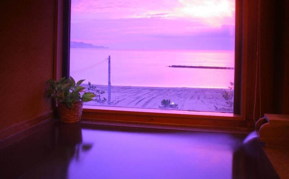 夕日ヶ浦の海岸から徒歩約30秒!抜群のロケーション3565698