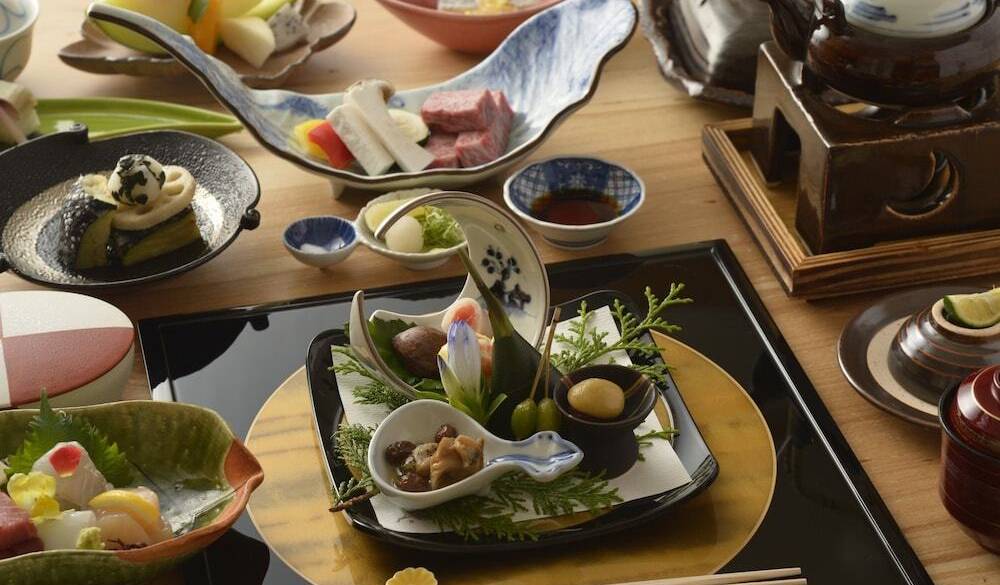 豪華な会席料理を
個室でゆっくりと / 1