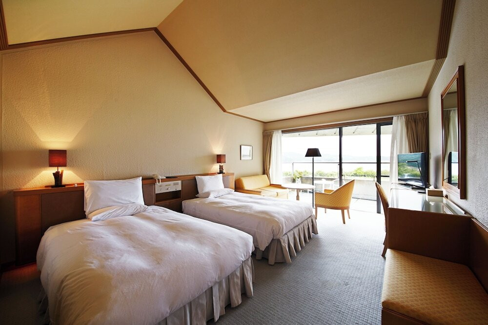 ガーデンプールのある海沿いのホテルで大人の優雅な休日を満喫♪3995867