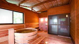 癒し風呂付コテージ タイプD (305) 檜風呂付