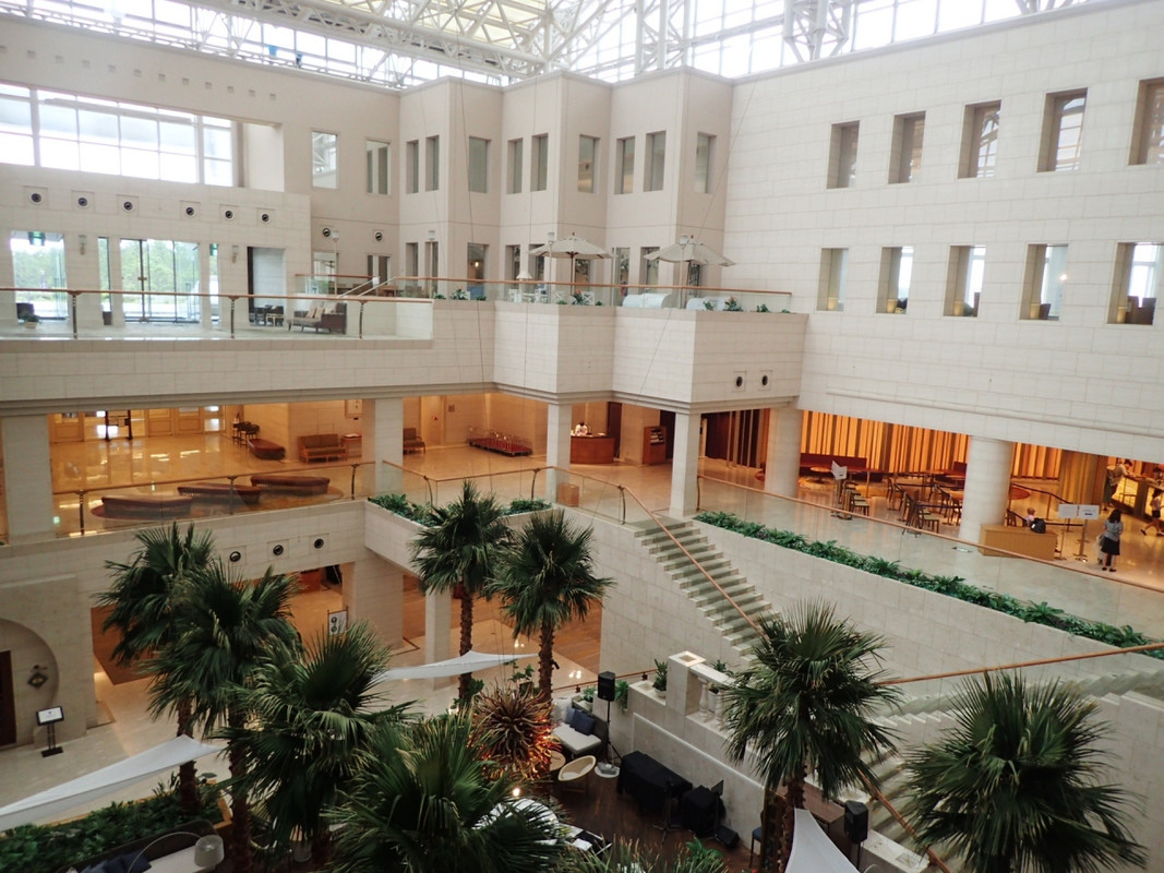 吹き抜け。3階から