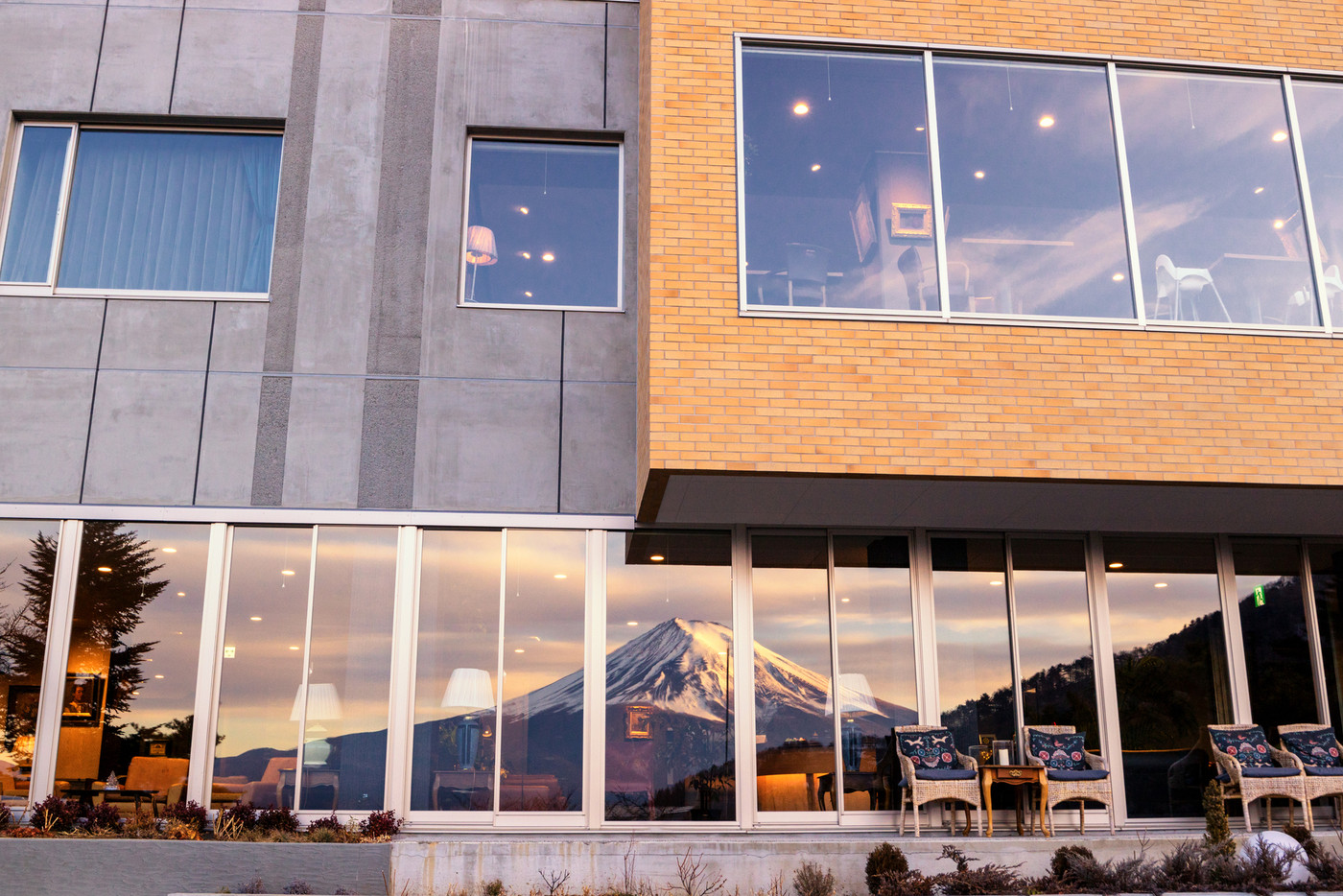 「湖(みず)のホテル」で過ごす、ふたりの時間3688526