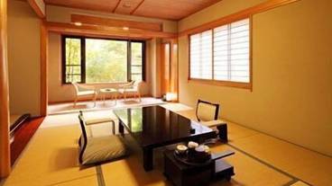 客室内のダイニングエリア / 5