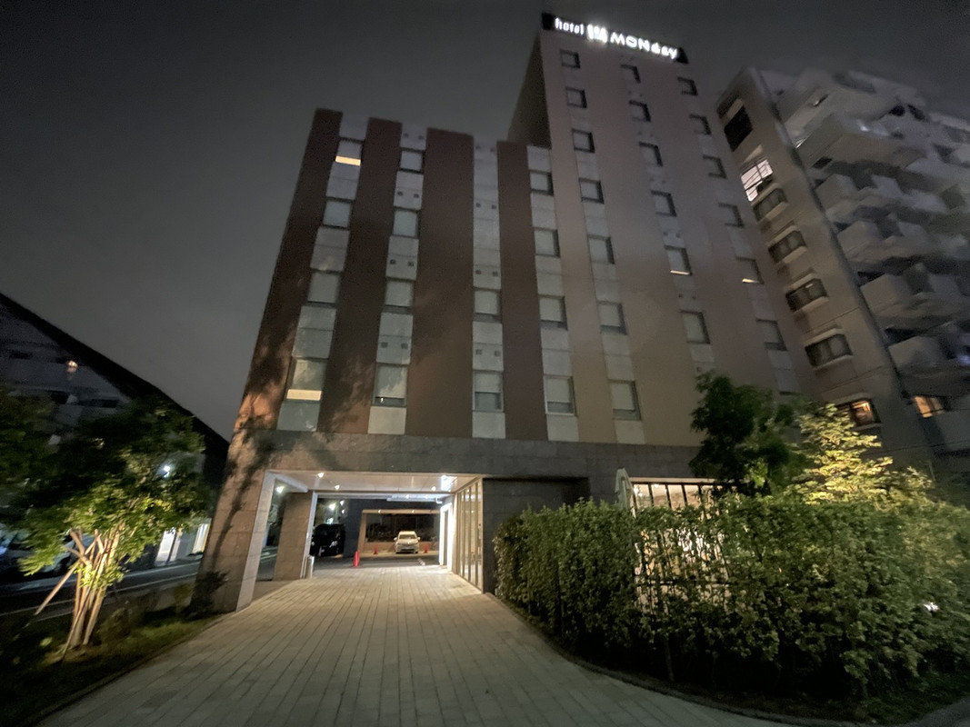 大鳥居駅西口から通りを渡った裏手な立地