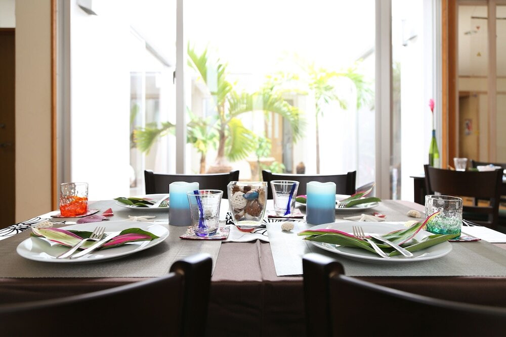 客室内のダイニングエリア