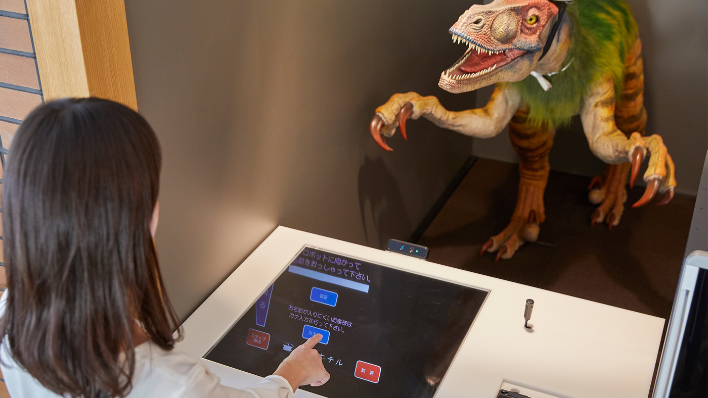 ロボットたちがお出迎え！まったく未知の宿泊体験4069961