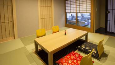 客室内のダイニングエリア / 14