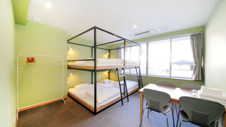 4 人部屋 共用バスルーム