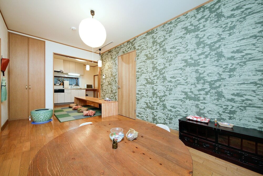 客室内のダイニングエリア