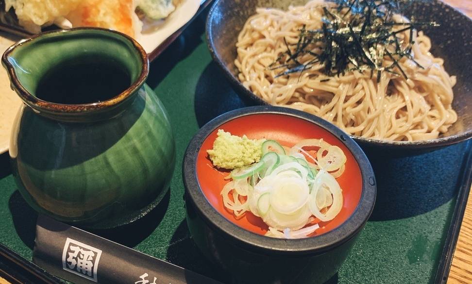 水上の人気店でランチ
「そば処 角弥」 / 1