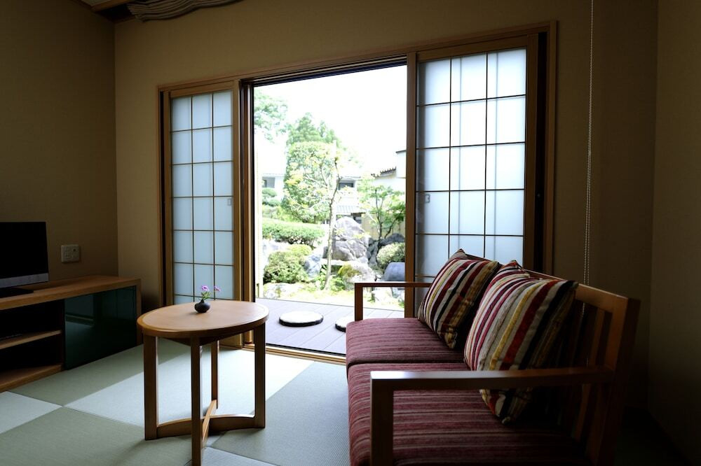 夏には蛍が舞う「楓」3680054