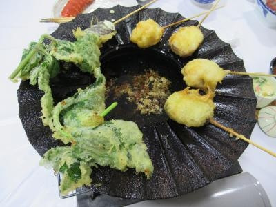 椿油で自分で卓上で揚げる「椿フォンジュ」