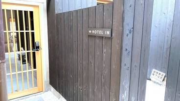 施設の入り口 / 29