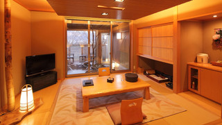 数寄屋風客室　「嵯峨野」〜ツイン〜【岩風呂】(チェックイン18時まで)