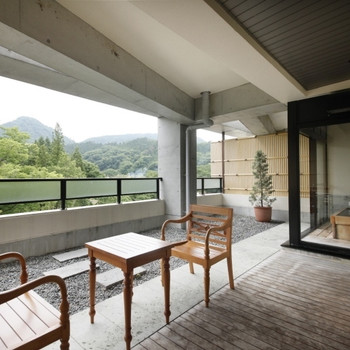 自然に包まれて、2人でまったり温泉タイム4229805