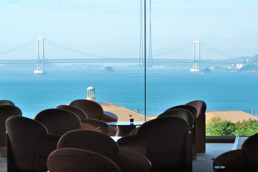 鳴門海峡を一望する高台に建つ、南淡路の絶景宿4573519