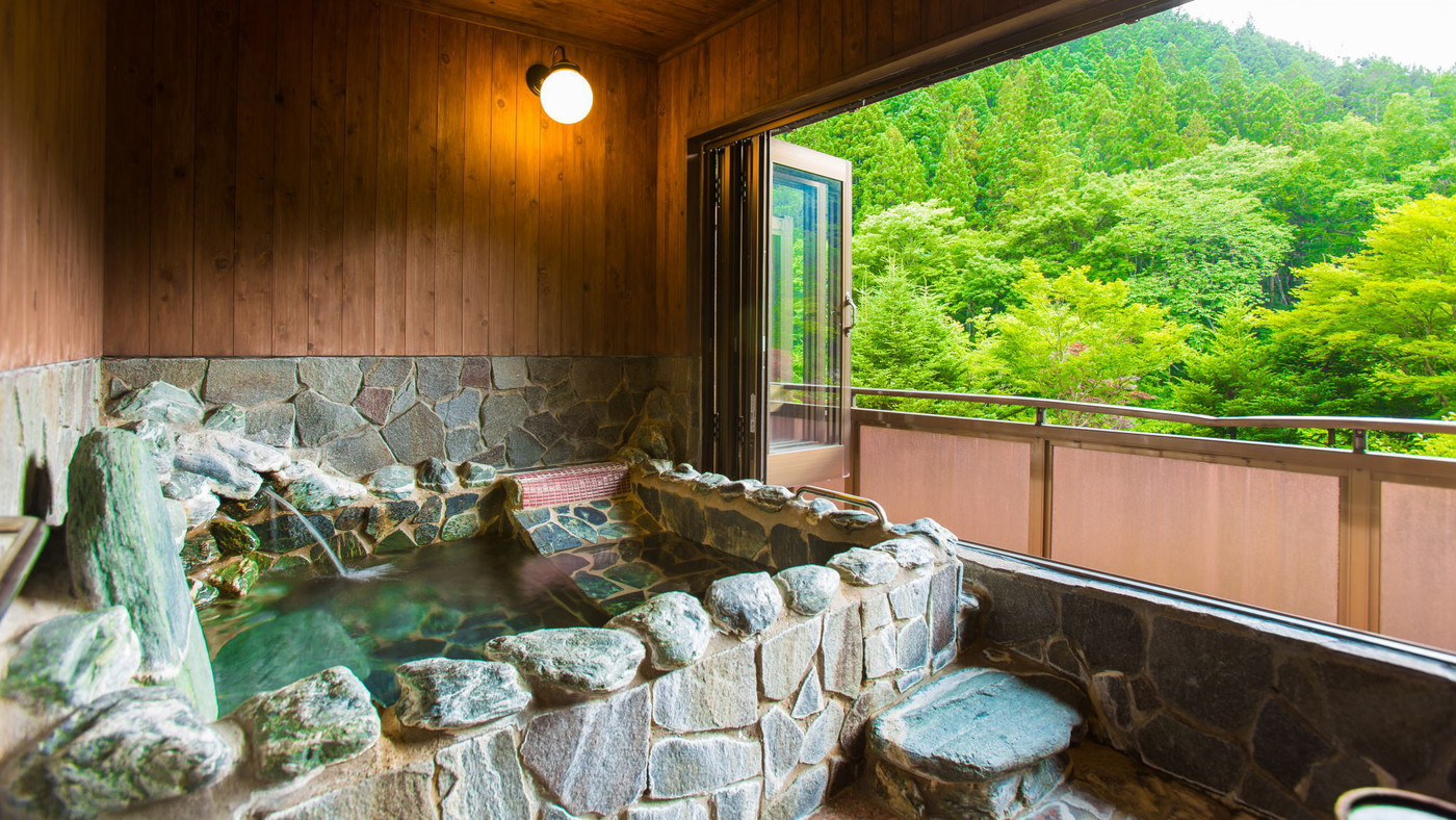 谷川岳の絶景を眺めながら、客室の露天風呂で癒しのひとときを満喫3566070