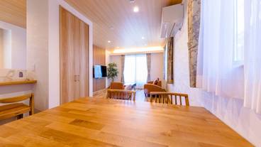 客室内のダイニングエリア / 14