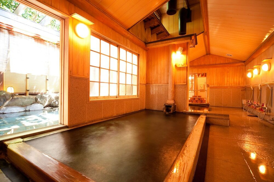 金鱗の湯内湯