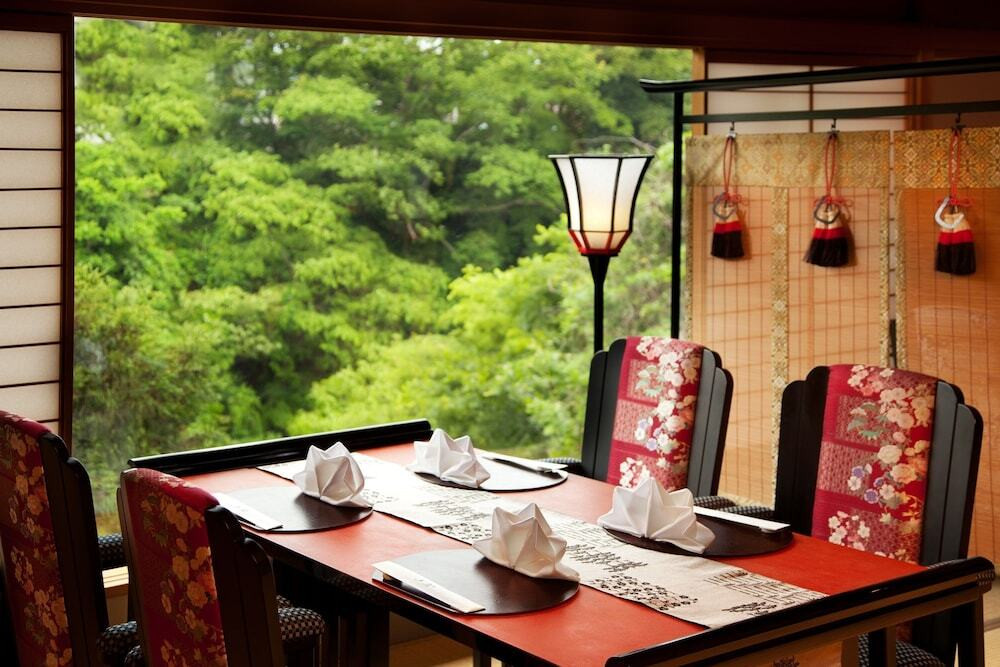 大聖寺川を見下ろす温泉旅館で、ワンランク上の滞在を4254887