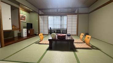 客室 / 26