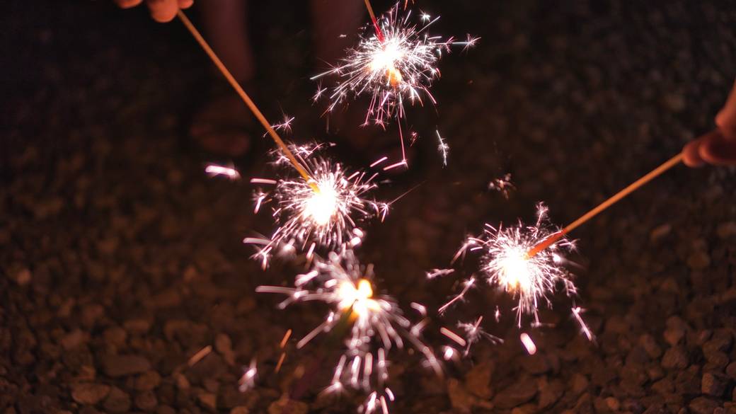 テラスで花火を楽しむ / 1