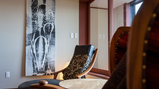 [302] 露天風呂付 キングサイズベッドルーム / 52平米 (禁煙) : 食事処