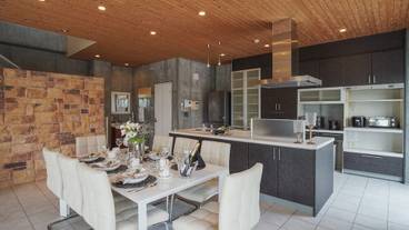 客室内のダイニングエリア / 25