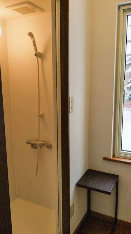 バスルームのシャワー