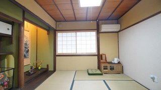 (206室) 2階 床の間4人部屋 (個室, 共用トイレ, シャワー付)