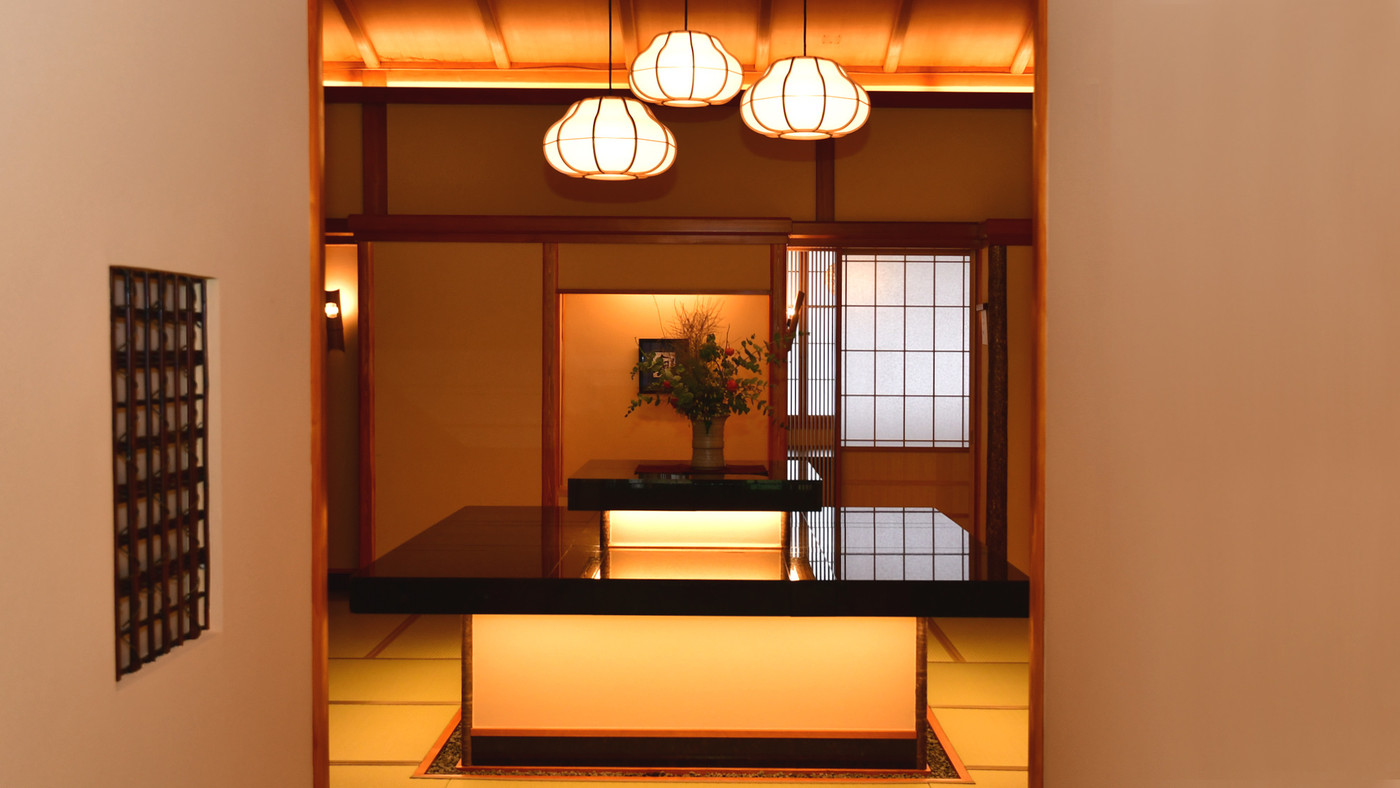 しっとりとしたカップル旅を演出する「源泉かけ流し」の露天風呂付き客室4008558