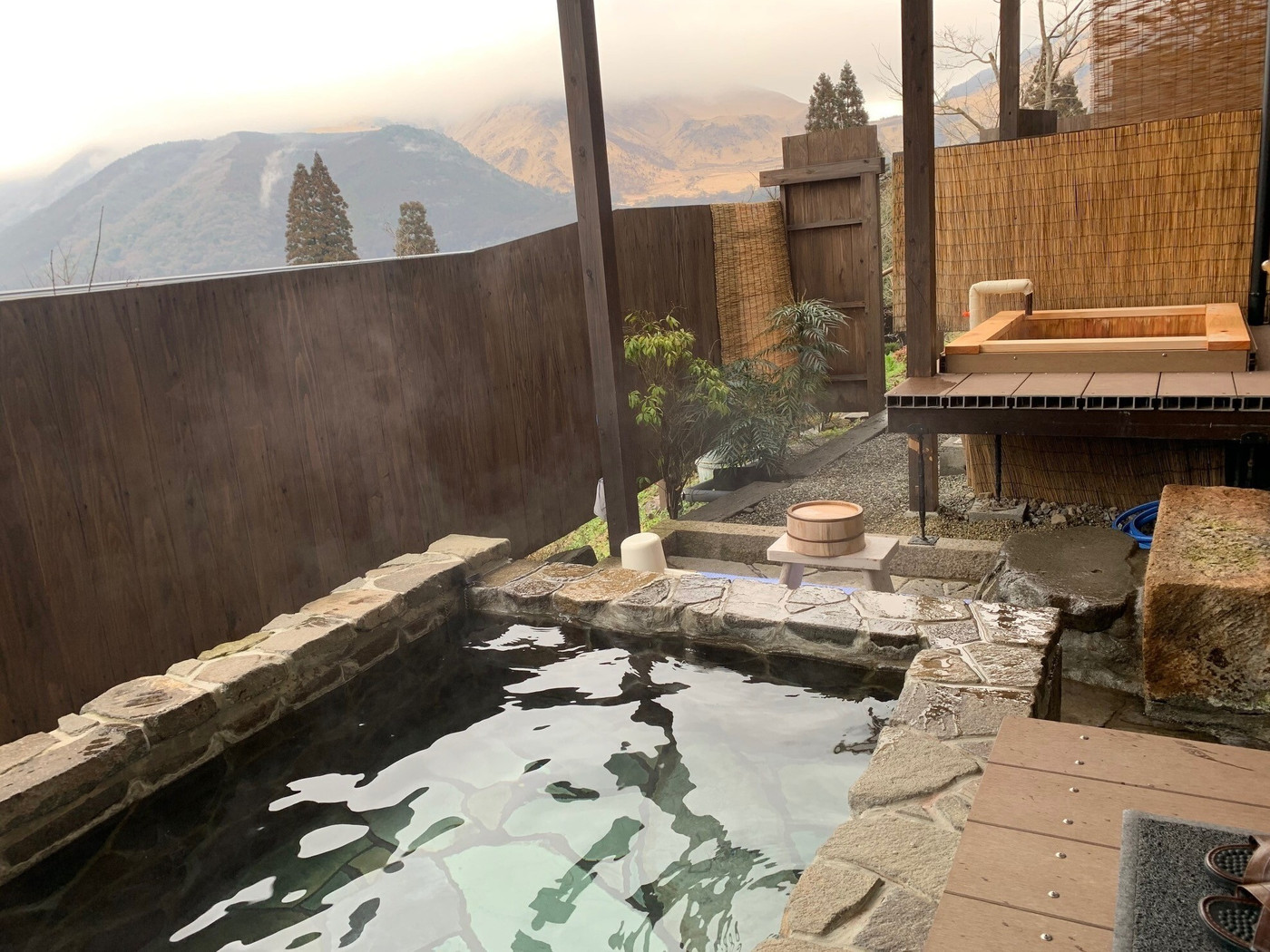 お部屋の露天風呂から由布岳を一望3520652