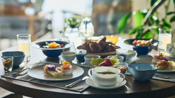 Stay at a hotel where you can enjoy a delicious breakfast3304938