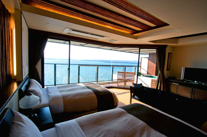 七尾湾を染める夕日に心癒される3552570